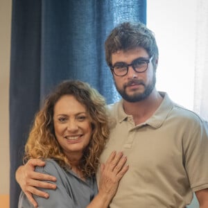 Novela 'Terra e Paixão': Agatha (Eliane Giardini) ganhou ajuda do filho Hélio (Rafael Vitti) em seu plano de vingança, que acabou envolvendo Petra (Debora Ozório)