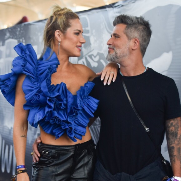 Giovanna Ewbank desfilou o nariz novo ao lado do maridão, Bruno Gagliasso, no The Town, em 3 de setembro de 2023. O festival foi o primeiro evento público que a apresentadora marcou presença depois de afinar o nariz