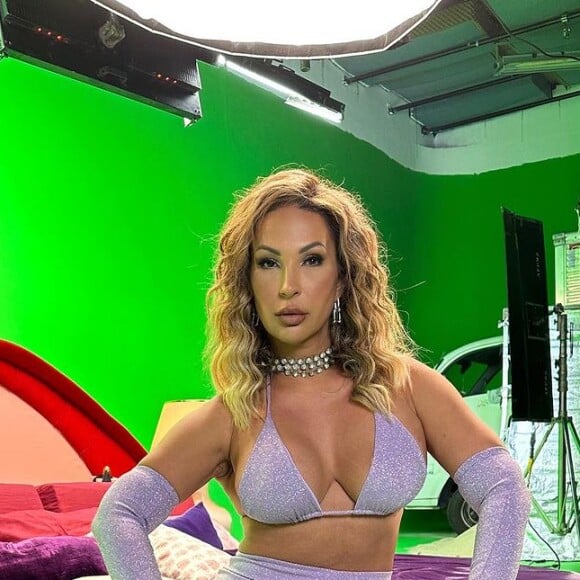 Nas redes sociais, internautas se dividiram entre amar e odiar o novo visual de Valesca Popozuda