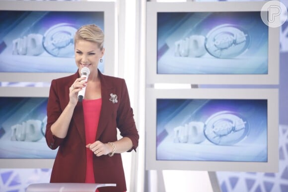 Ana Hickmann comandou o 'Tudo é Possível' quando Eliana saiu da Record TV