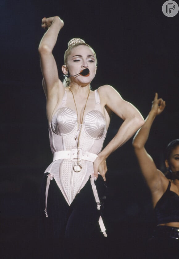 Perfume usado por Jojo Todynho tem frasco inspirado em body icônico de Madonna