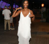 O branco também foi escolhido como cor do vestido da jornalista Rita Batista para show no Rio de Janeiro