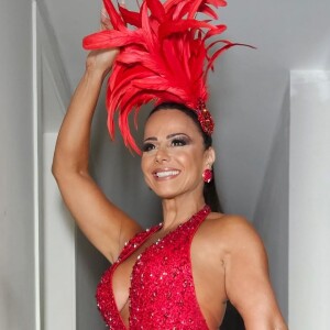 Viviane Araújo é tão famosa na festividade que é considerada a "rainha das rainhas"