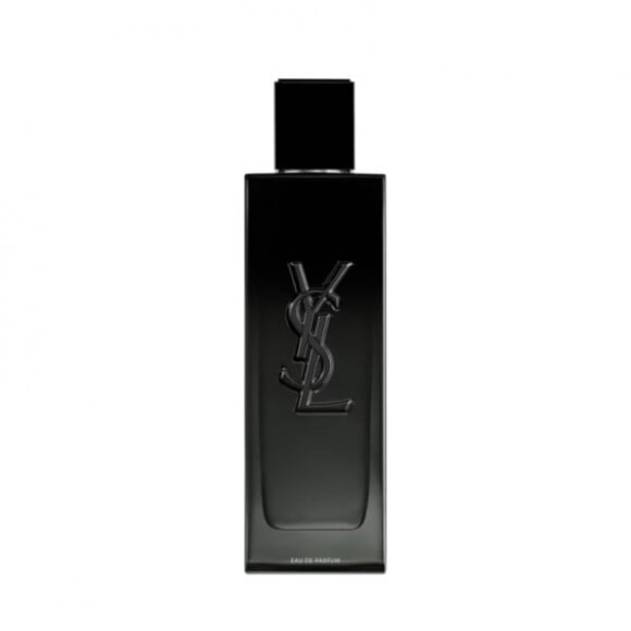 MYSLF, de Yves Saint Laurent, é uma fragrância amadeirada-floral masculina popular com o público feminino