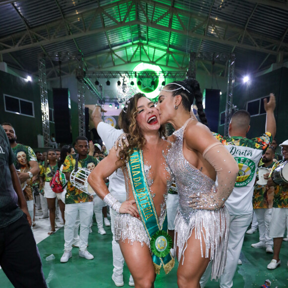 Fabíola Andrade e Aline Mineiro serão rainha de bateria e musa no carnaval 2024 da Mocidade Independente de Padre Miguel