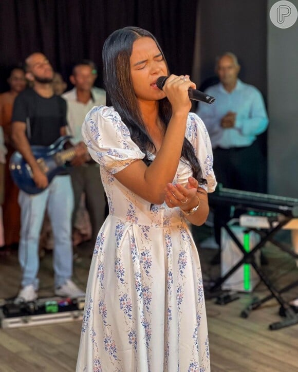 Aclécia Silva dos Santos estava despontando na carreira de cantora