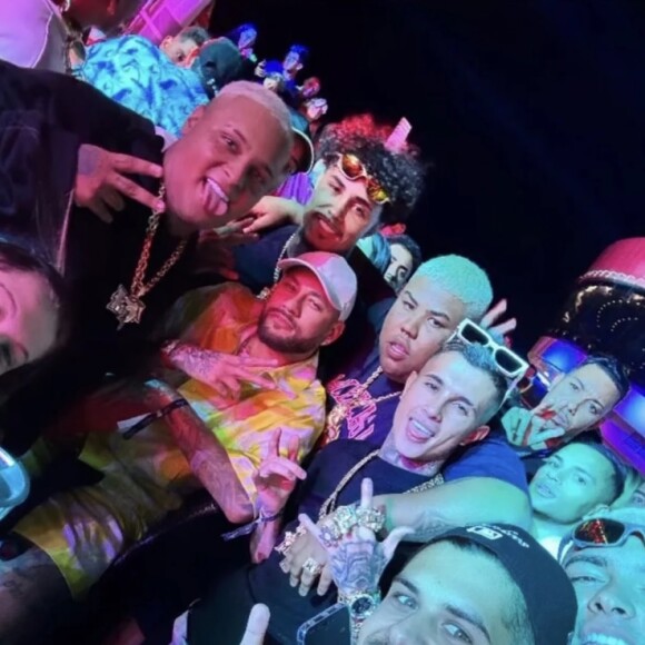 Neymar mostrou selfie com convidados do 'Neymar Em Alto Mar' incluindo Zé Felipe mesmo depois de briga entre os dois