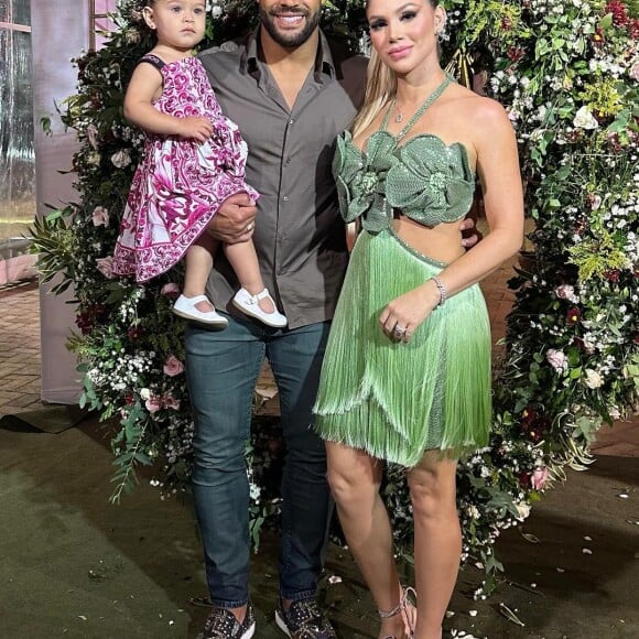 Hulk e Camila Ângelo já são pais de Zaya