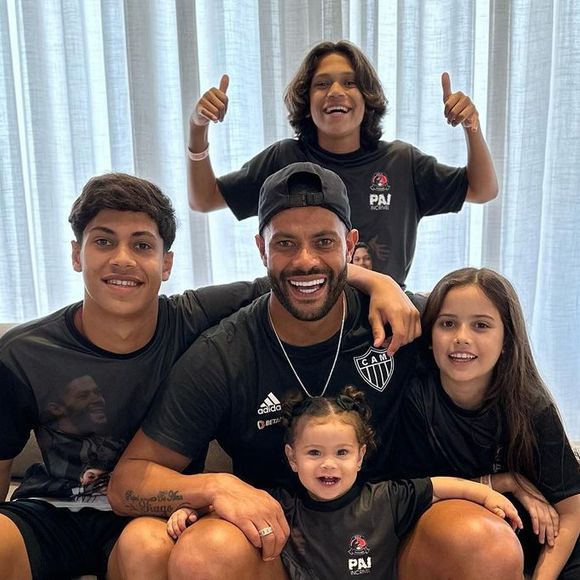 Hulk já é pai de quatro filhos: Ian, Tiago, Alice e Zaya