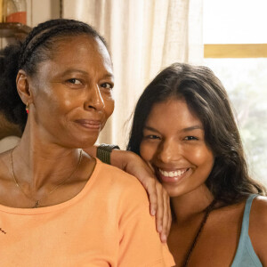 Em Renascer, Inácia (Edvana Carvalho) e Ritinha (Mell Muzzillo) trabalharão na casa de José Inocêncio (Marcos Palmeira)