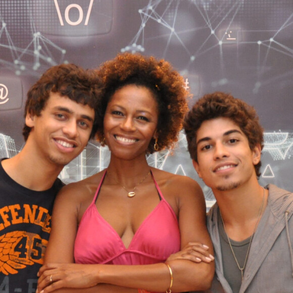 Edvana Carvalho com Pedro Bernardo e Douglas Sampaio quando fez Malhação, em 2014