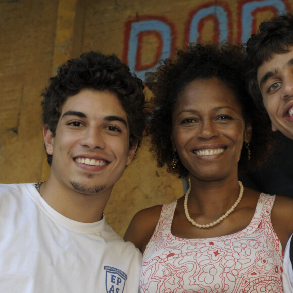 Jefferson (Douglas Sampaio), Aparecida (Edvana Carvalho) e Dieguinho (Pedro Bernardo) em Malhação, 2014