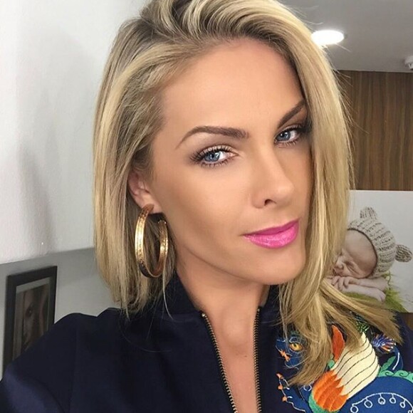 Ana Hickmann, em nota enviada à revista Quem, apresentou indícios que podem entregar um envolvimento da funcionária no esquema