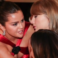 Selena Gomez revela teor de conversa com Taylor Swift que viralizou no Globo de Ouro