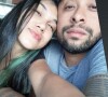 Cantor sertanejo Ton Ferreira postou foto com a mulher, Adriele Stephanie, para lembrar a proximidade dos 10 anos de relação em 5 de janeiro de 2024