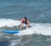 Além do clique, Kéfera publicou dois vídeos mostrando o seu grande amor pelo surfe
