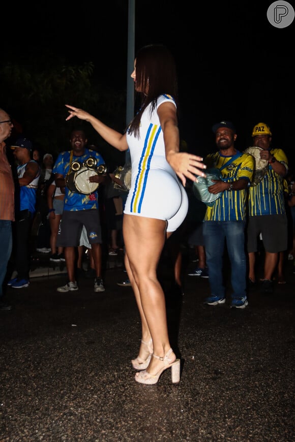 Carnaval do Rio 2024: Lexa escolheu macacão justo para ensaiar pela Tijuca