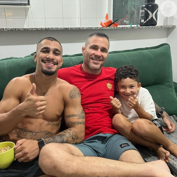 Morte brutal do lutador de MMA Diego Braga: atleta posa com o filho Gabriel (na foto, à esquerda)