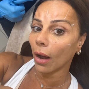 Viviane Araujo fez caras e bocas para garantir que sua expressão se manteria mesmo com o botox, dando uma aparência bem natural