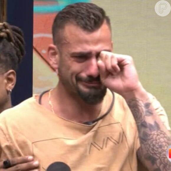 'BBB 24': Nizam, que chorou com a eliminação de Pizane, está inconformado com a ideia de ir para a berlinda