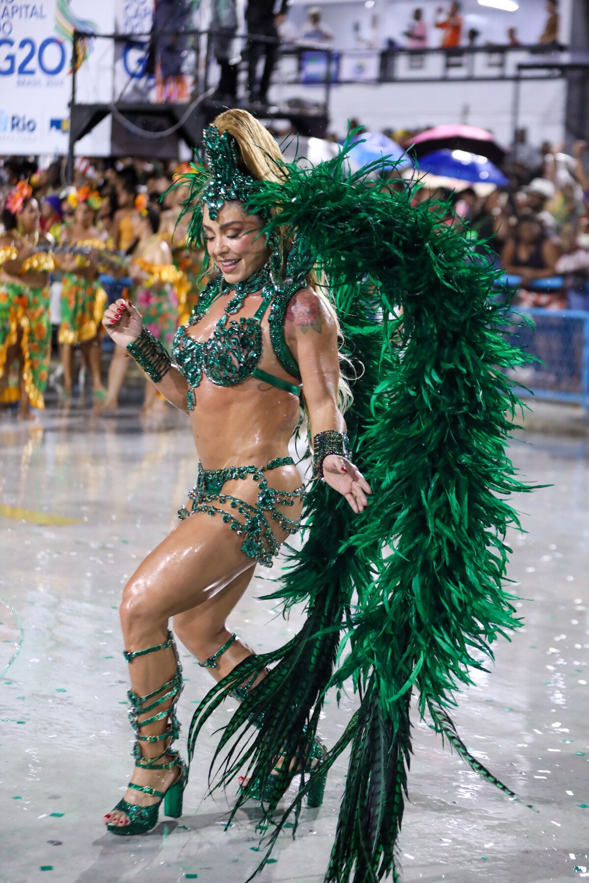 Foto: Rainha de bateria da Mocidade, Fabíola Andrade comprovou estar pronta  para o desfile do carnaval 2024 - Purepeople