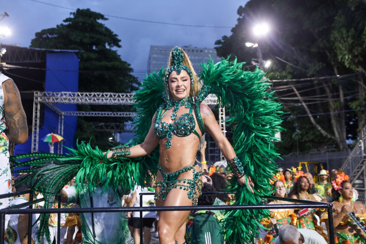 Foto: Fabíola Andrade no carnaval 2024 vai fazer sua estreia como rainha de  bateria da Mocidade - Purepeople