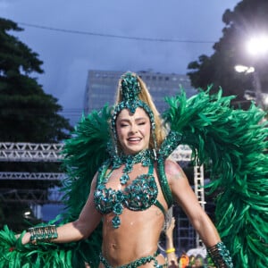 Fabíola Andrade no carnaval 2024 vai fazer sua estreia como rainha de bateria da Mocidade