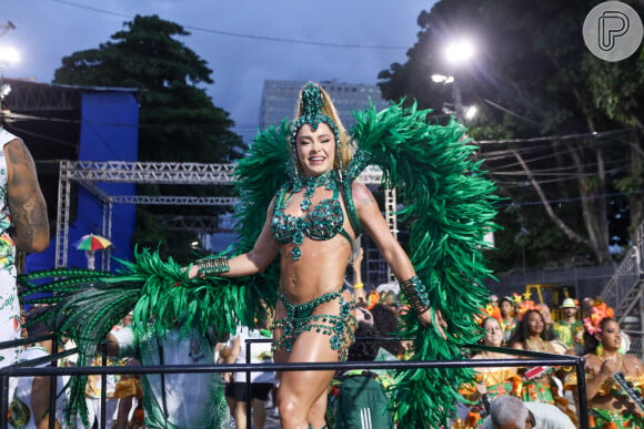 Fabíola Andrade no carnaval 2024 vai fazer sua estreia como rainha de bateria da Mocidade