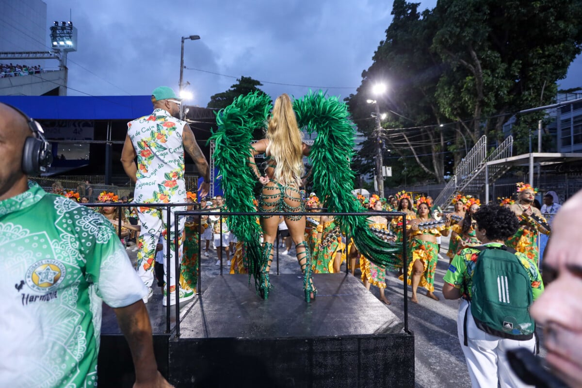 Foto: Fabíola Andrade aumentou treinos físicos para o carnaval 2024 -  Purepeople