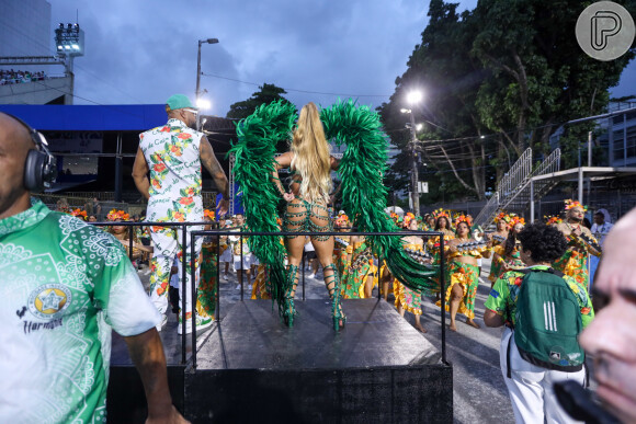 Fabíola Andrade aumentou treinos físicos para o carnaval 2024