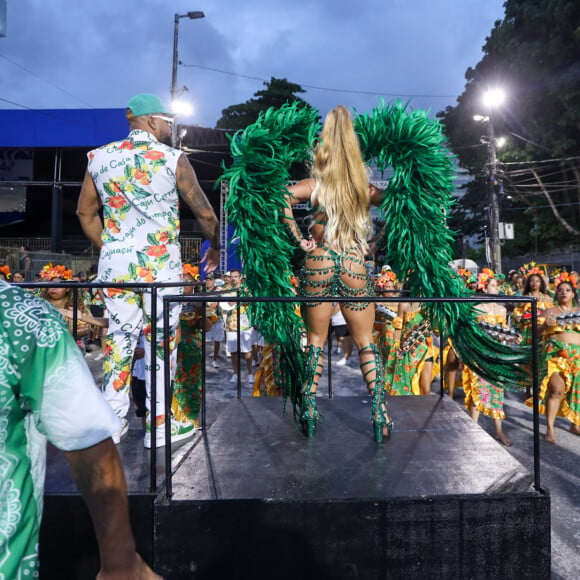 Fabíola Andrade aumentou treinos físicos para o carnaval 2024