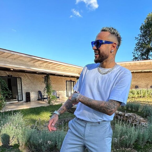 Neymar pai novamente? Nesta segunda-feira (22), Leo Dias revelou a identidade da moça que diz estar grávida do jogador