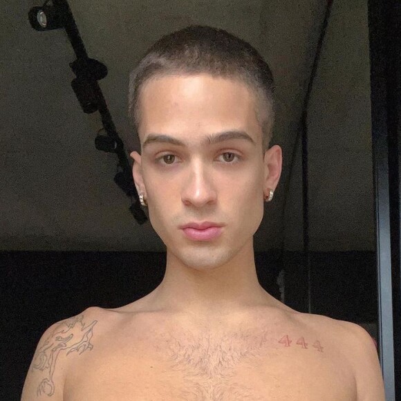 João Guilherme protagoniza cenas muito sensuais na web