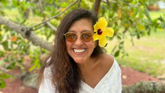 'Sem enxergar': Regina Casé sofre lesão grave no olho após acidente com cola de cílios, perde a visão e relata pesadelo