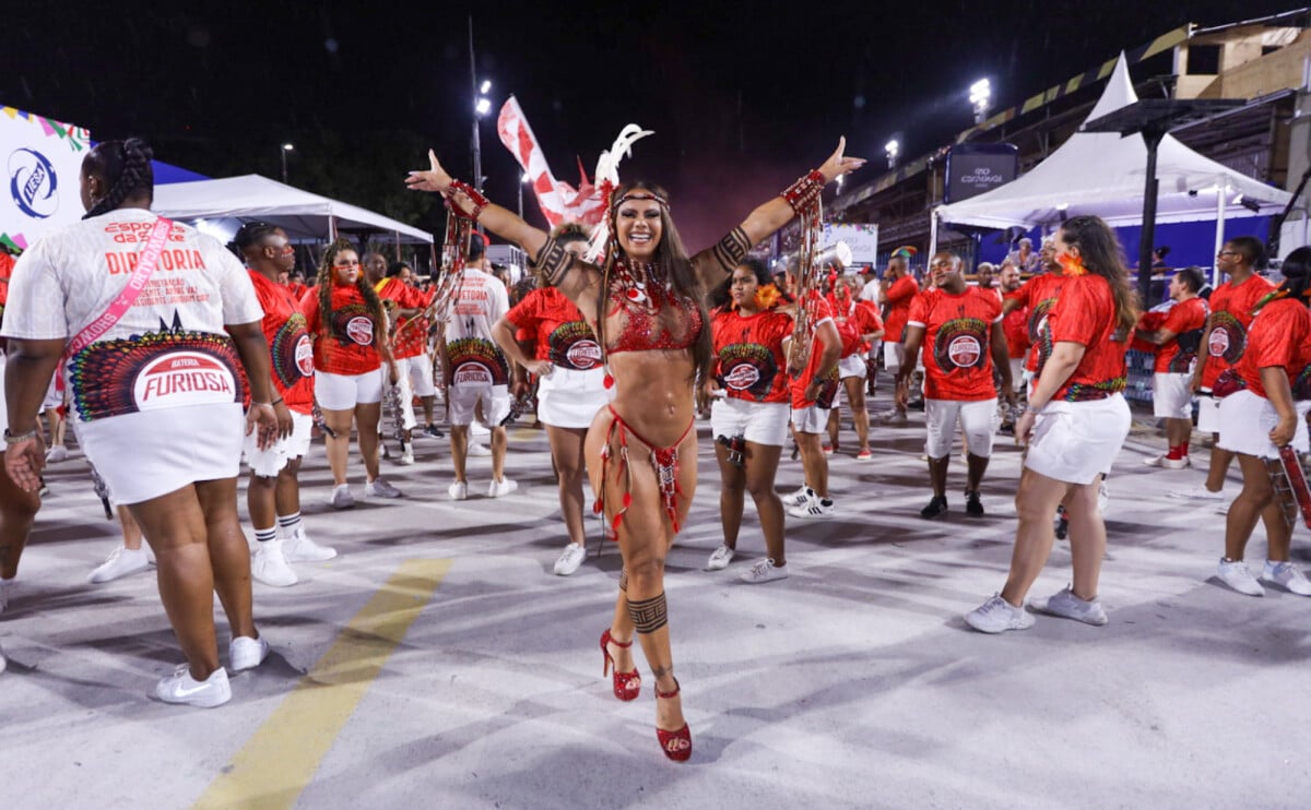 Foto: Viviane Araujo é rainha de bateria do Salgueiro - Purepeople