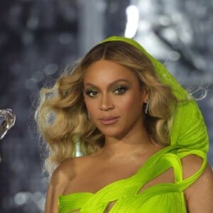 Beyoncé ficou impressionada - e um tanto quando incrédula - quando descobriu que os artistas ficam até 6h em cima do trio em Salvador