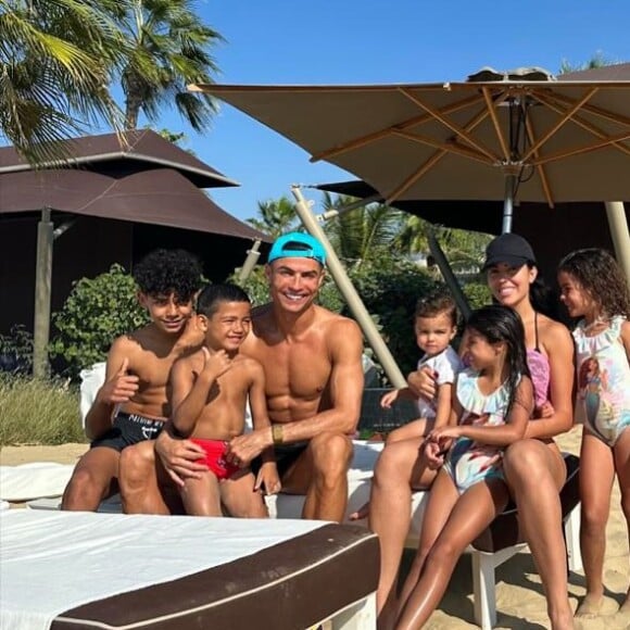 Cristiano Ronaldo é casado com Georgina Rodriguez e tem cinco filhos