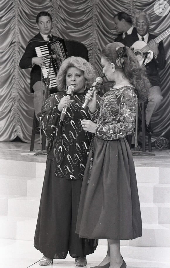 Ângela Maria em foto dos anos 1980 com Lolita Rodrigues em programa do SBT