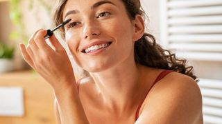 Maquiagem à prova d'água? Essas são as três máscaras de cílios que você precisa conhecer hoje