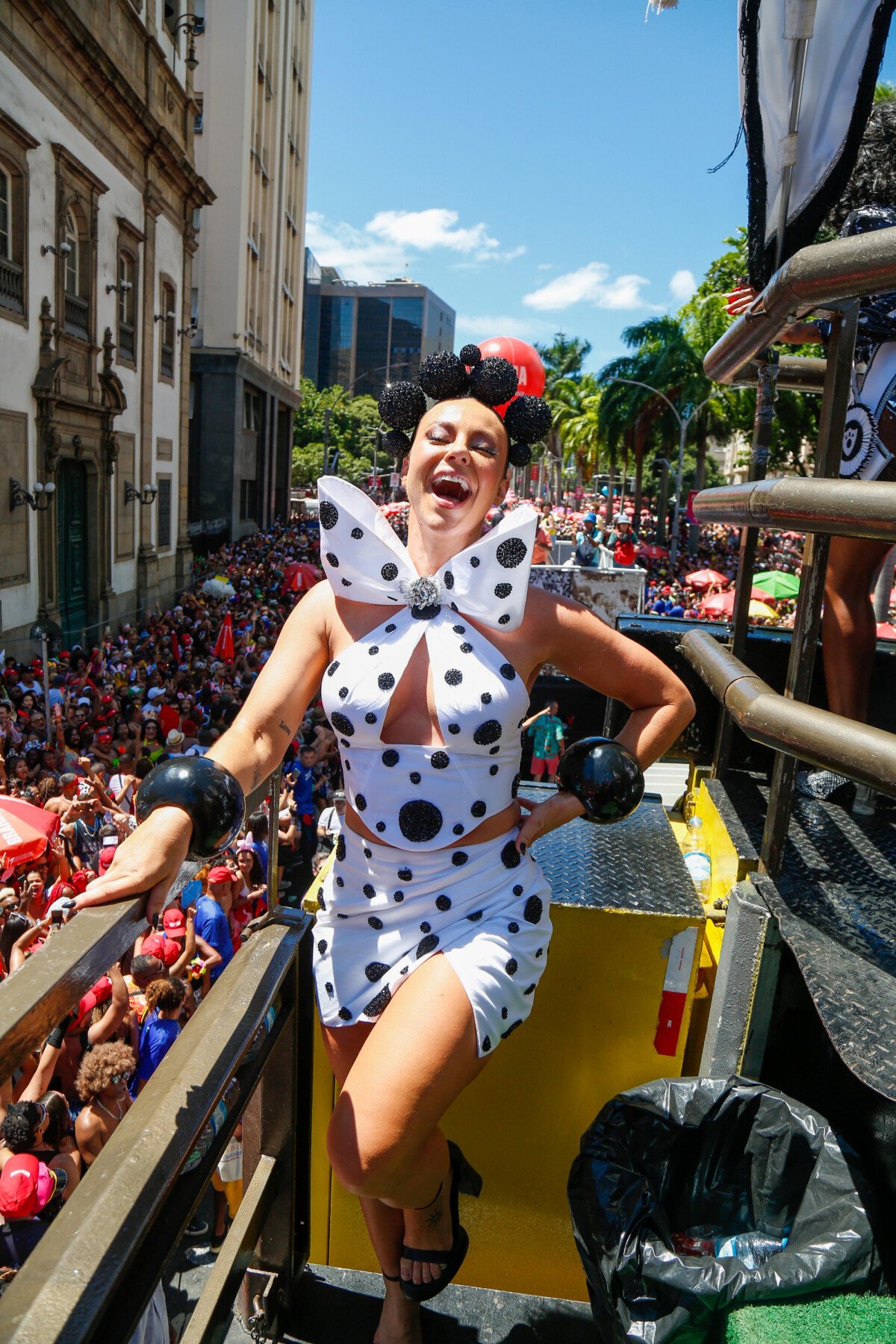 Foto: Carnaval 2024: Paolla Oliveira em um look ousado de bolinhas em bloco  de São Paulo - Purepeople