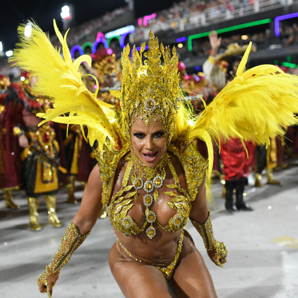Com anos de Carnaval, Viviane Araújo revelou já ter sofrido preconceito por idade