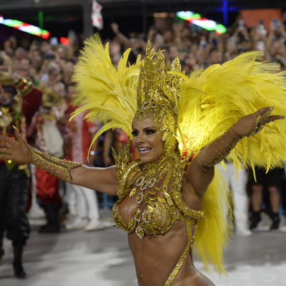 Rainha do Salgueiro, Viviane Araújo intensificou os treinos e surgiu com corpo mais definido na Sapucaí