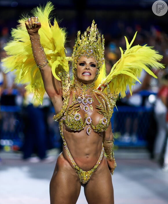 Barriga definida de Vivi Araújo após mudança em treinos se destacou no Carnaval do Salgueiro