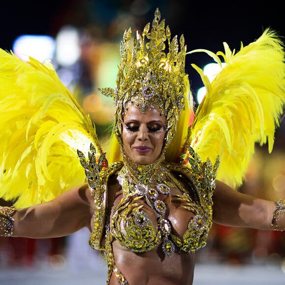 Viviane Araújo exibiu corpo definido em fantasia amarela no Carnaval 2024 do Salgueiro