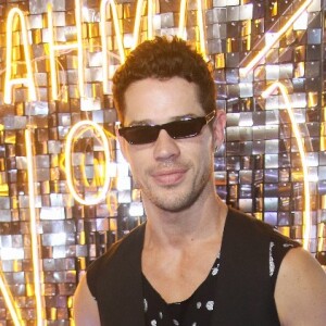 José Loreto atribuiu ao trabalho e a paternidade o motivo de não estar com nenhum novo contatinho nesse Carnaval 2024