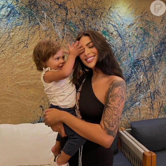 Renata Gutierrez fez um desabafo sobre o comportamento de Xamã com a filha, Hanna