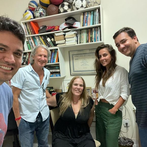Carol Barcellos, namorada de Marcelo Courrege, pareceu dar indireta ao encerrar o 'Globo Esporte' de 14 de fevereiro de 2024: 'Sejam felizes'
