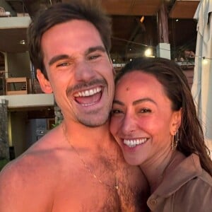 Sabrina Sato comentou a publicação com emojis apaixonados e de coração chamando Nicolas Prattes de 'meu lindo'