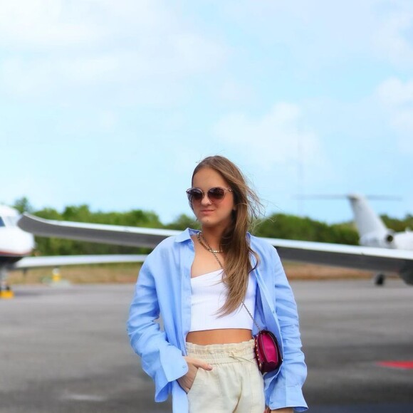 Rafa Justus passou a usar mais looks estilosos, e prova disso é este aerolook harmonioso escolhido pela jovem
