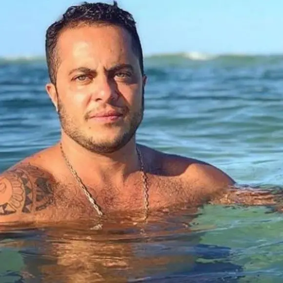 Thammy Miranda afirma que se sente triste olhando fotos antigas
